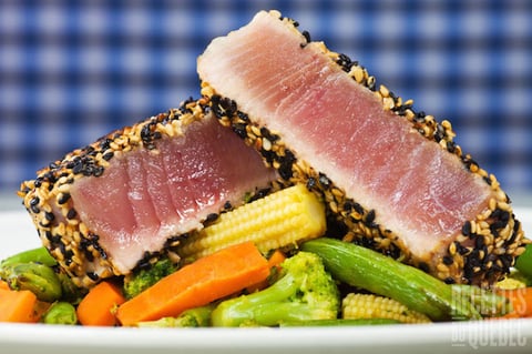 TATAKI DE THON AU SÉSAME GRILLÉ