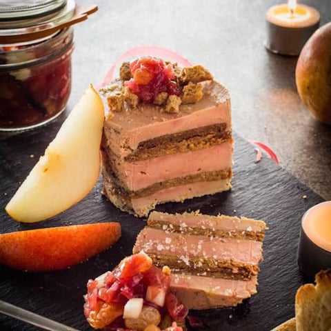 TERRINE DE FOIE GRAS AU SPECULOOS & CHUTNEY DE POIRES