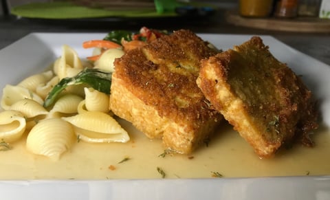 Tofu Frit sur Pâte Alimentaires