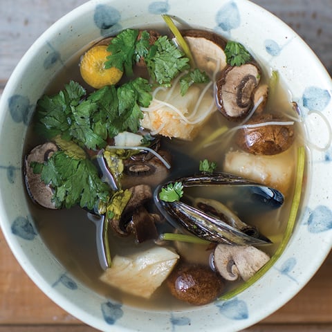 TOM YUM AU POISSON & AUX MOULES