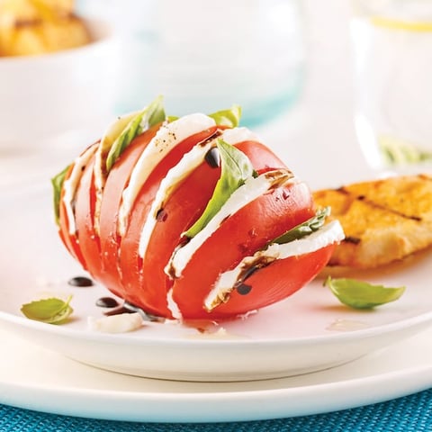 Tomate à la Mozzarella et au Basilic