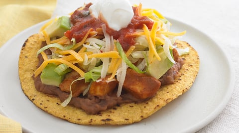 TOSTADAS AU POULET ET AU FROMAGE