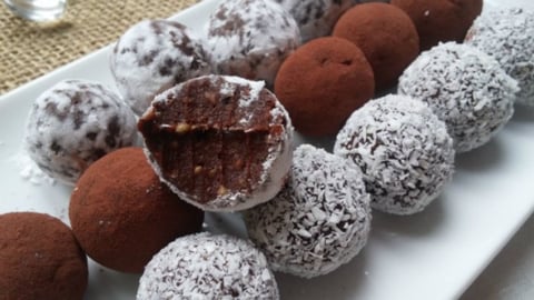 TRUFFES AU CHOCOLAT ET AUX NOISETTES, 100% VÉGÉTALES (AVEC UN INGRÉDIENT SECRET)