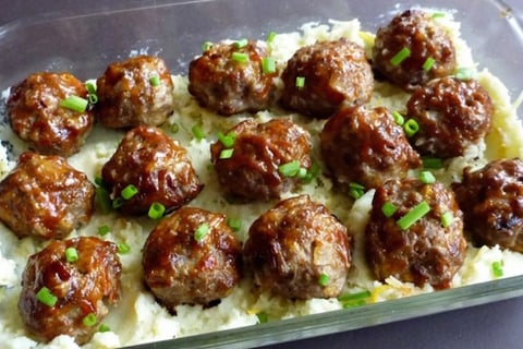 Une Petite Boulette Exceptionnelle Boeuf Bacon et Fromage