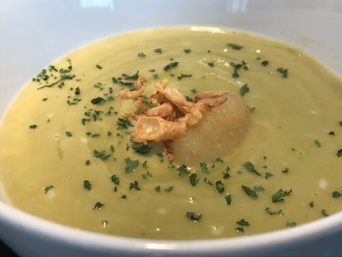 Velouté d'asperges et de Pommes Vertes