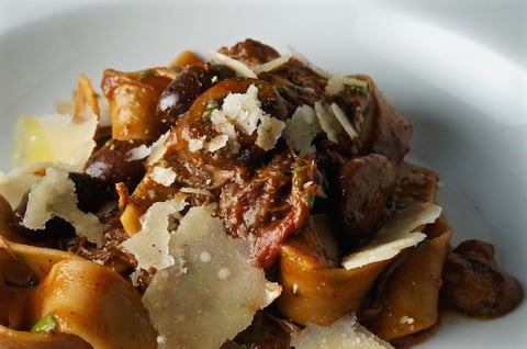 Pappardelles à la Viande Sauvage Braisée, Cuites dans le Jus de Viande
