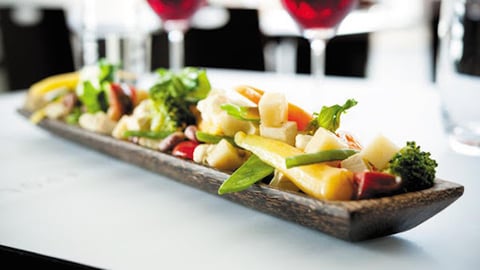 WOK DE LÉGUMES ET TOFU AUX ÉCLATS D’ARACHIDES, CITRON ET FROMAGE ALLÉGRO HERBES ET ÉPICES 9 %