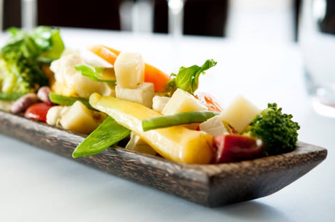 Wok de Légumes et Tofu aux Éclats D’arachides, Citron et Fromage Herbes et Épices