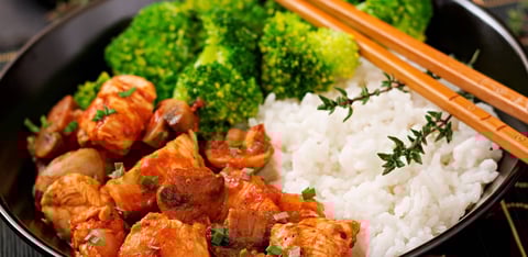 WOK DE RIZ AU POULET ET BROCOLIS