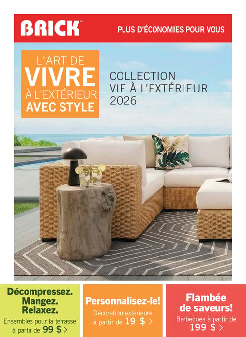 Circulaire Brick - Page 1. La page d'accueil met en avant la "Collection vie à l'extérieur 2026" sous le thème "L'art de vivre à l'extérieur avec style". Une grande image centrale montre un ensemble de salon de patio en rotin tressé beige avec des coussins blancs, une table basse en bois brut et une lampe de table noire, le tout sur un tapis d'extérieur à motifs géométriques, avec une piscine et la mer en arrière-plan. En bas de page, trois sections distinctes : une section verte "Décompressez. Mangez. Relaxez." propose des ensembles pour la terrasse à partir de 99 $ ; une section orange "Personnalisez-le!" offre de la décoration extérieure à partir de 19 $ ; et une section rouge "Flambée de saveurs!" présente des barbecues à partir de 199 $.