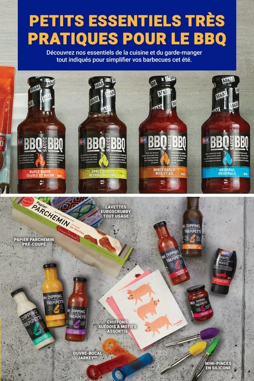 Circulaire Les Aliments M&M - Page 23. La page est intitulée "Petits essentiels très pratiques pour le BBQ" et invite à découvrir les essentiels de la cuisine et du garde-manger pour simplifier les barbecues cet été. La partie supérieure présente quatre bouteilles de sauce BBQ M&M de 425 ml chacune, avec les saveurs érable et bacon, beurre de pomme, miel et ail, et originale. La partie inférieure montre une sélection d'accessoires et de sauces. On y trouve du papier parchemin pré-coupé PaperChef, des lavettes Euroscrubby tout usage, et quatre variétés de sauces trempette M&M, dont miel et ail, piments rouges, et ail et fines herbes. Une bouteille de mayonnaise M&M est également visible. Des chiffons suédois à motifs assortis (avec des cochons roses), un ouvre-bocal JarKey (en orange et bleu), et des mini-pinces en silicone (en vert, jaune et violet) complètent l'offre.