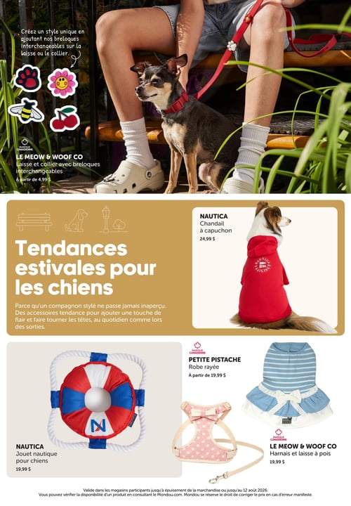 Circulaire Mondou - Page 7. La page présente des tendances estivales pour chiens. En haut, une personne tient une laisse rouge avec un chien portant un collier assorti, illustrant des breloques interchangeables. Quatre breloques sont montrées : une patte, une fleur, une abeille et des cerises. La marque canadienne LE MEOW & WOOF CO offre une laisse et un collier avec breloques interchangeables à partir de 4,99 $. Au centre, un chien porte un chandail rouge à capuchon de marque NAUTICA, disponible à 24,99 $. En bas, trois autres produits sont présentés : un jouet nautique NAUTICA en forme de bouée de sauvetage rouge, blanche et bleue à 19,99 $; une robe rayée bleue et blanche de marque canadienne PETITE PISTACHE, à partir de 19,99 $; et un harnais et une laisse à pois roses de marque canadienne LE MEOW & WOOF CO, offerts à 19,99 $.