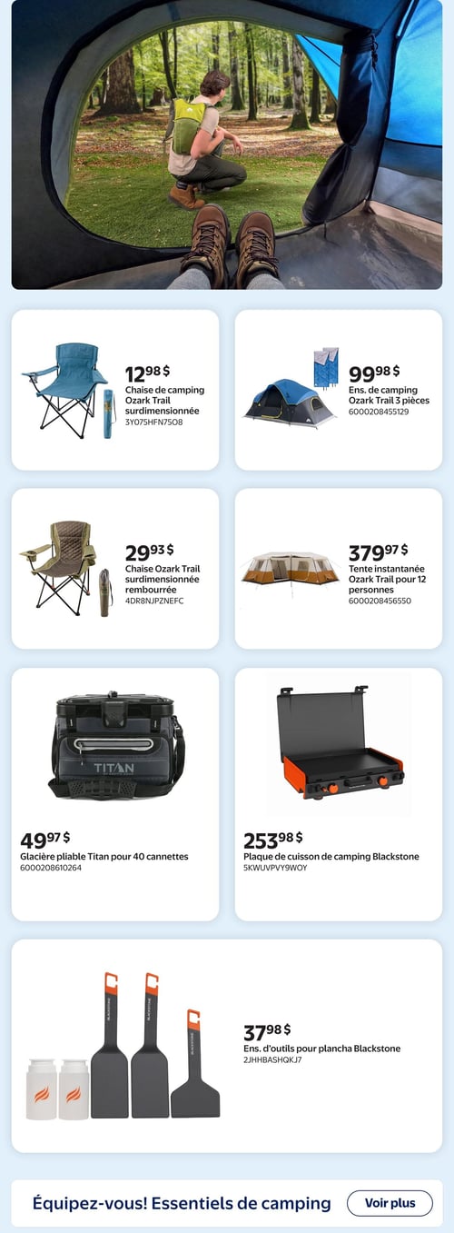 Circulaire Walmart - Page 15. La page s'ouvre sur une grande image montrant une personne assise à l'intérieur d'une tente, les pieds en avant, observant un paysage forestier verdoyant. En dessous, plusieurs articles de camping sont présentés. On trouve une chaise de camping Ozark Trail surdimensionnée à 12,98 $, et un ensemble de camping Ozark Trail 3 pièces à 99,98 $. Plus bas, une chaise Ozark Trail surdimensionnée rembourrée est affichée à 29,93 $, et une tente instantanée Ozark Trail pour 12 personnes à 379,97 $. Ensuite, une glacière pliable Titan pour 40 cannettes est disponible à 49,97 $, et une plaque de cuisson de camping Blackstone à 253,98 $. Enfin, un ensemble d'outils pour plancha Blackstone est offert à 37,98 $. Un bandeau en bas de page invite à découvrir les "Essentiels de camping" avec un bouton "Voir plus".