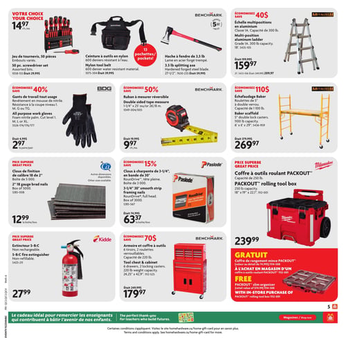Circulaire Home Hardware - Page 6. La page présente des outils et équipements de rénovation. En haut, deux articles "Votre choix" à 14,97 $ chacun : un jeu de tournevis de 50 pièces avec embouts variés (était 29,99 $), et une ceinture à outils en nylon de 600 deniers résistant à l'eau avec 13 pochettes (était 39,99 $). À côté, une hache à fendre Benchmark de 3,5 livres avec lame en acier forgé trempé (était 59,99 $). Plus loin, une échelle multipositions Metaltech en aluminium de classe 1A, capacité de 300 livres, est offerte à 159,97 $ (était 199,99 $). La section suivante propose des gants de travail tout usage BDG, avec revêtement en mousse de nitrile et résistance à la coupe niveau 1, en tailles M, G ou TG, à 2,97 $ la paire (était 4,99 $), économisant 40 %. Un ruban à mesurer réversible Benchmark de 1-1/4 pouce x 25 pieds ou 26 pieds/8 mètres est à 9,97 $ chacun (était 19,99 $), économisant 50 %. Un échafaudage Baker Metaltech avec roulettes de 5 pouces à double verrou et capacité de 1100 livres, mesurant 6 pieds x 6 pieds x 29 pouces, est à 269,97 $ (était 379,99 $), économisant 110 $. Plus bas, des clous de finition de calibre 18 de 2 pouces, boîte de 5000, sont à 12,99 $ la boîte. Des clous à charpente Paslode de 3-1/4 pouces, en bande de 30 degrés, tête pleine, boîte de 3000, sont à 63,37 $ la boîte (était 74,99 $), économisant 15 %. Un coffre à outils roulant Milwaukee PACKOUT, capacité de 250 livres, mesurant 18 pouces x 19 pouces x 22,1 pouces, est à 239,99 $. Un coffre de rangement mince PACKOUT (valeur au détail de 74,99 $) est offert gratuitement à l'achat en magasin d'un coffre à outils roulant PACKOUT. Enfin, un extincteur Kidde 5-B:C non rechargeable est à 27,99 $. Une armoire et coffre à outils Benchmark avec 6 tiroirs, 2 roulettes verrouillables, capacité de 220 livres, mesurant 24,25 pouces x 42,9 pouces, est à 179,97 $ (était 249,99 $), économisant 70 %. En bas de page, un message indique : "Le cadeau idéal pour remercier les enseignants qui contribuent à bâtir l'avenir de nos enfants.