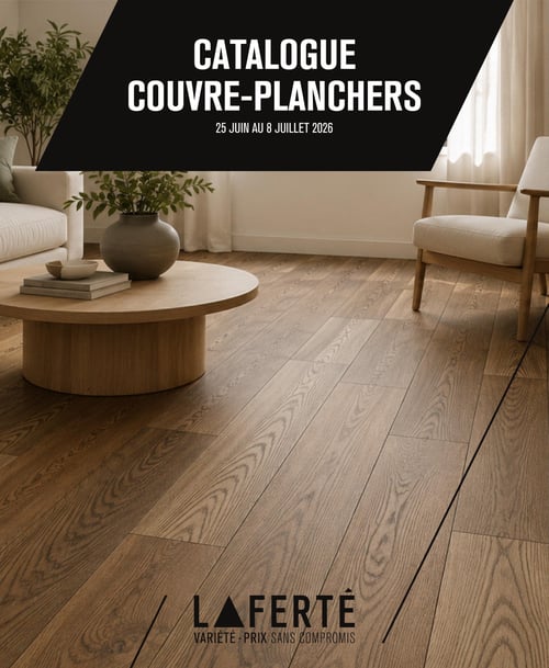 Circulaire Laferté - Page 1. La page de couverture présente un intérieur moderne avec un plancher en bois clair. Un canapé blanc, une table basse en bois et un fauteuil sont visibles. Un encadré noir en haut contient le texte "CATALOGUE COUVRE-PLANCHERS" et les dates de validité "25 JUIN AU 8 JUILLET 2026". Le logo Laferté avec le slogan "VARIÉTÉ PRIX SANS COMPROMIS" est visible en bas de page.