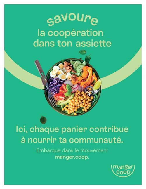Coopérative La Manne - Page 8. La page présente un fond vert émeraude avec une bande incurvée vert pâle en arrière-plan. Au centre, une grande photo d'un bol repas coloré et appétissant, rempli de divers ingrédients frais : des pois chiches, des œufs durs coupés en deux, des amandes, des tranches de concombre, des poivrons oranges, du chou rouge, des radis, de l'avocat, des tomates cerises et une tranche de lime. Un couteau et une fourchette sont partiellement visibles sur le côté gauche du bol. Le texte en haut de la page, en vert pâle, dit : "Savoure la coopération dans ton assiette". En bas, le texte continue : "Ici, chaque panier contribue à nourrir ta communauté." Suivi de "Embarque dans le mouvement manger.coop." Le logo "manger coop" est visible dans le coin inférieur droit.