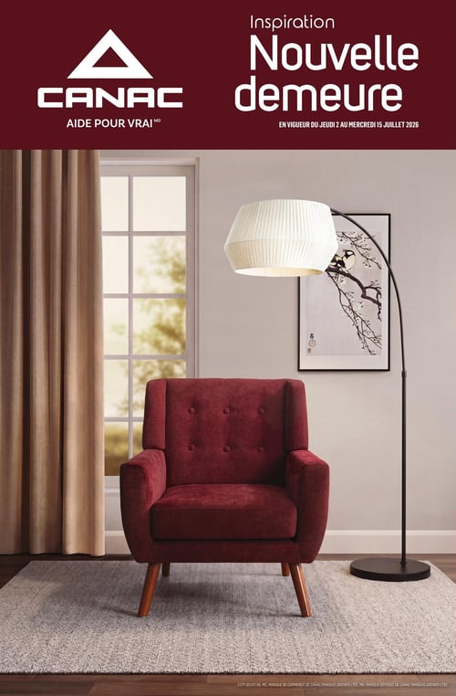 Canac - Page 1. La page couverture présente le thème "Inspiration Nouvelle demeure". L'image montre un coin salon chaleureux avec un fauteuil rouge en velours, un lampadaire arqué avec un abat-jour plissé blanc, un tapis texturé gris clair et des rideaux beiges devant une fenêtre. La circulaire est en vigueur du jeudi 2 au mercredi 15 juillet 2026.