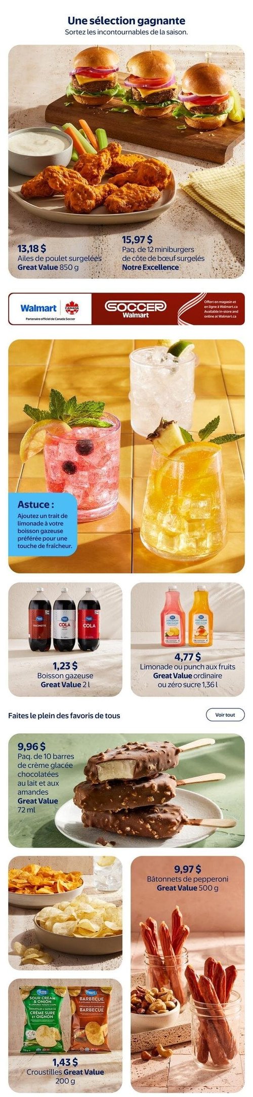 Circulaire Walmart - Page 3. La page met en vedette une sélection de produits pour la saison estivale. En haut, une grande image montre des ailes de poulet et des miniburgers. Les ailes de poulet surgelées Great Value de 850 g sont à 13,18 $. Un paquet de 12 miniburgers de côte de bœuf surgelés Notre Excellence est à 15,97 $. Une section "Astuce" suggère d'ajouter un trait de limonade à une boisson gazeuse. Plus bas, trois bouteilles de boisson gazeuse Great Value de 2 litres (racinette et cola) sont offertes à 1,23 $ chacune. Deux bouteilles de limonade ou punch aux fruits Great Value, ordinaire ou zéro sucre, de 1,36 litre sont à 4,77 $. On trouve ensuite un paquet de 10 barres de crème glacée chocolatées au lait et aux amandes Great Value de 72 ml à 9,96 $. Des bâtonnets de pepperoni Great Value de 500 g sont affichés à 9,97 $. Enfin, des croustilles Great Value de 200 g, disponibles en saveurs crème sure et oignon ou barbecue, sont à 1,43 $.