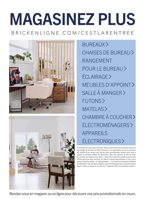 Circulaire Brick - Page 18. La page finale de la circulaire invite à "MAGASINEZ PLUS" sur "BRICKENLIGNE.COM/CESTLARENTREE". Deux grandes images illustrent des aménagements intérieurs : en haut, un bureau moderne avec un ordinateur portable et une chaise confortable, séparé par un paravent en bois d'une chambre à coucher; en bas, un salon lumineux avec un canapé blanc, une table basse et une salle à manger adjacente. Sur la droite, un encadré bleu liste les catégories de produits disponibles : Bureaux, Chaises de bureau, Rangement pour le bureau, Éclairage, Meubles d'appoint, Salle à manger, Futons, Matelas, Chambre à coucher, Électroménagers et Appareils électroniques. Un texte légal en bas de page détaille les conditions de financement Flexiti et la validité des offres du 16 juillet au 17 septembre 2026. La page se termine par l'invitation "Rendez-vous en magasin ou en ligne pour découvrir nos prix promotionnels en cours.