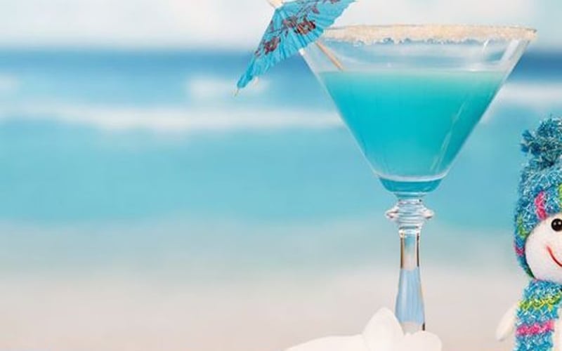 Recette: Cocktail D'ananas, Citron Vert, Curaçao Bleu et Cointreau