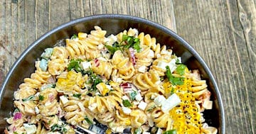 Salade de rue mexicaine : Salade de pâtes et maïs grillé