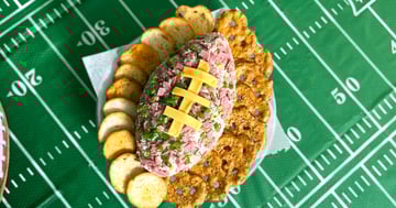 Ballon de Football au Fromage et Smoked Meat Super Bowl