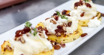 Ananas Grillé avec Ricotta et Sirop d'Érable