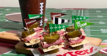 Sandwich de Cornichons au Smoked Meat Super Bowl