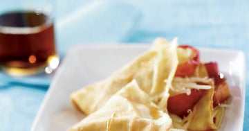 Crêpes Fines aux Pommes et au Fromage