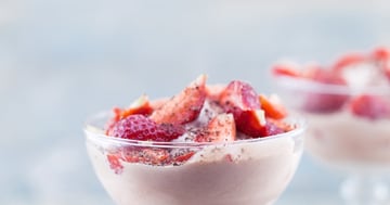 Mousse à la Fraise sur Nid de Meringue