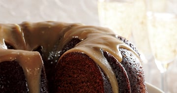 Gâteau Décadent aux Dattes et au Caramel