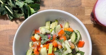 Salade fraîche d'Été : Concombre, pomme verte, feta et menthe