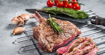 Tomahawk sur BBQ
