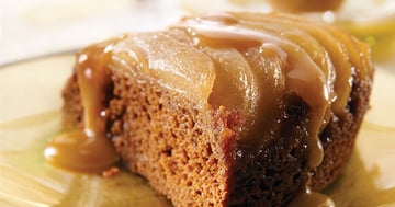 Gâteau aux Épices Renversé aux Poires et au Caramel