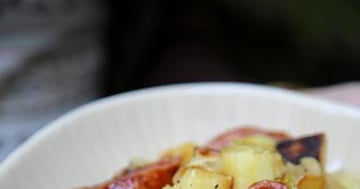 Poêlée aux Pommes de Terre et Saucisse Fumée