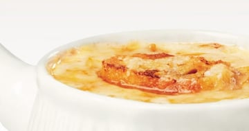 SOUPE À L’OIGNON GRATINÉE AU FROMAGE LE MAMIROLLE