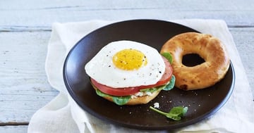 Bagels Méditerranéens pour le Déjeuner