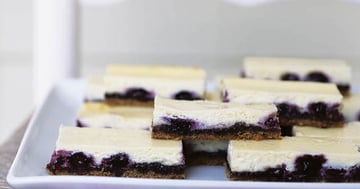 Barres de Gâteau au Fromage aux Bleuets