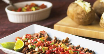 Bavette Grillée avec Salsa de Tomates et Avocat