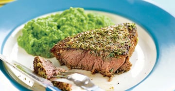 Bifteck Rôti au Fines Herbes et Purée de Pois Verts
