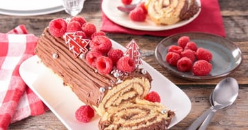 Bûche de Noël au Chocolat et Gelée de Framboise