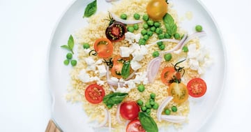 Couscous aux Petits Pois, Tomates Cerises, Basilic et Feta