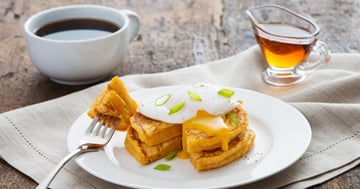 Crêpes aux Patates Douces avec Oeufs Pochés