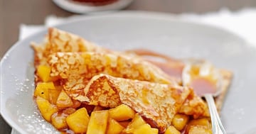 Crêpes aux Pommes et Caramel au Beurre Salé