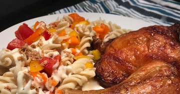 Cuisse de Poulet BBQ avec Salade de Pâtes