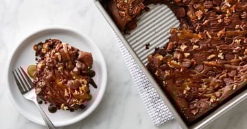 Gâteau Décadent au Chocolat, Caramel et les Noix de Pécan