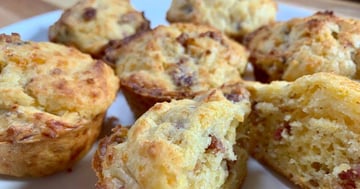 Muffins au Bacon et Cheddar
