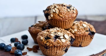 MUFFINS AUX BLEUETS, RAISINS ET ZESTE D'ORANGE