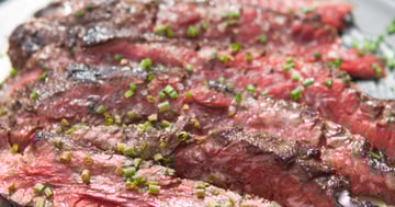 Onglet de Boeuf à la Moutarde et Sauce au Roquefort
