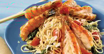 PÂTES AUX CREVETTES ÉPICÉES ET À LA CITRONNELLE